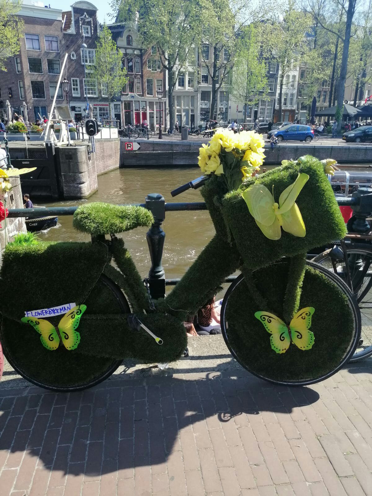 Fiets aan gracht