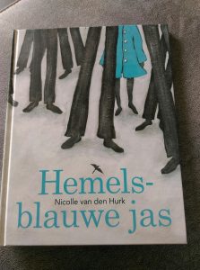 Hemelsblauwe jas 